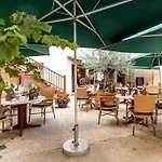 Hotel Logis & Restaurant D'angleterre 3*