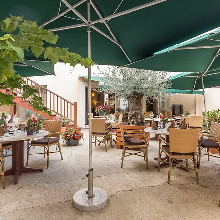 Hotel Logis & Restaurant D'angleterre 3*