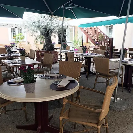 Hotel Logis & Restaurant D'angleterre 3*