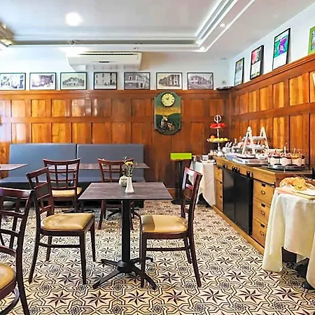 호텔 Logis & Restaurant D'angleterre 3*
