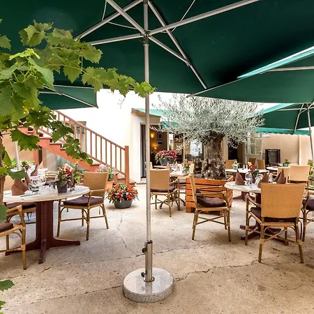 מלון Logis & Restaurant D'angleterre 3*