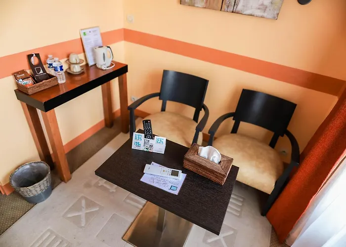 Ξενοδοχείο Logis & Restaurant D'angleterre 3*